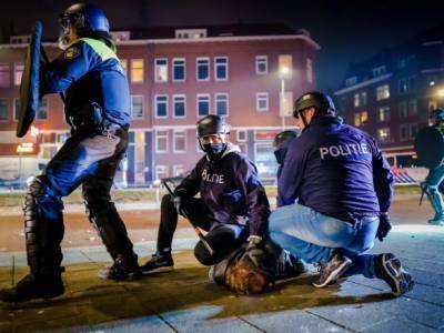В Нидерландах продолжаются крупнейшие погромы за десятки лет из-за комендантского часа: детали - unn.com.ua - Киев - Голландия