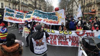 Во Франции работники образования бастовали против условий труда в период пандемии - belta.by - Франция - Минск