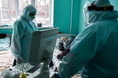 В России впервые с конца октября выявлено менее 18 тысяч случаев коронавируса - lenta.ru - Россия - Санкт-Петербург - Москва - Московская обл.