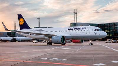 Lufthansa с 1 февраля перестанет пускать на борт пассажиров в медицинских масках - bin.ua - Украина