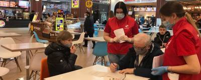 В саратовском торговом центре открылся пункт вакцинации от COVID-19 - runews24.ru