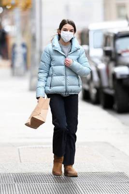 Томас Круз - Кэти Холмс - Дочь Кэти Холмс, 14-летняя Сури Круз в еще одном модном наряде прогуливается по магазинам Нью-Йорка - skuke.net - Нью-Йорк - Нью-Йорк