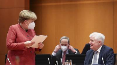 Ангела Меркель - Хорст Зеехофер - Полная изоляция: Меркель хочет сократить авиасообщение с Германий почти до нуля - germania.one