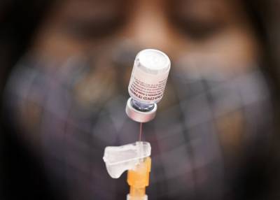 Мантас Чесна - Медику из Литвы по ошибке ввели пять доз вакцины от COVID-19 - m24.ru - Литва