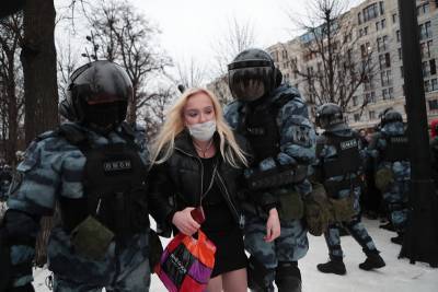Соцсети накажут за привлечение детей на незаконные митинги - tvc.ru - Россия