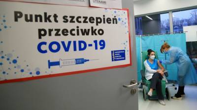 Михал Дворчик - В Польше сделали более 1 млн прививок от коронавируса - russian.rt.com - Польша