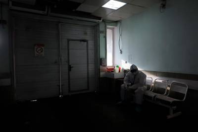 В России за сутки умерли 575 пациентов с коронавирусом - lenta.ru - Россия