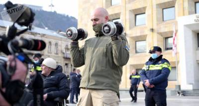 Спортсмены и представители фитнес-клубов провели акцию протеста в Тбилиси - видео - sputnik-georgia.ru - Грузия - Тбилиси