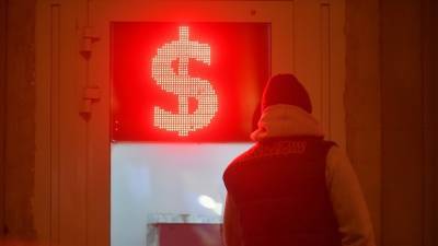 Джером Пауэлл - «В русле общемировой тенденции»: курс доллара впервые за два месяца превысил 76 рублей - russian.rt.com - Сша