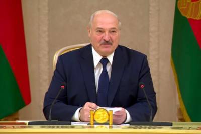Александр Лукашенко - Лукашенко готов защищать Белоруссию «на танке с автоматом в руках» - aif.ru - Белоруссия
