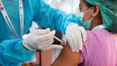В Индии намерены поставить в Африку до 10 млн доз вакцин от COVID-19 - russian.rt.com - Индия - Мальдивы - Бахрейн - Маврикий - Никарагуа - Бангладеш - Непал - Бутан - Шри Ланка - Бирма - Оман