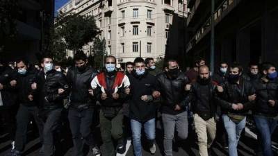 Россия - Тысячи греческих студентов вышли на улицы против карантина и... - politnavigator.net - Афины
