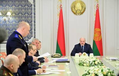 Александр Лукашенко - Лукашенко: Меня упрекать не надо, что я защищал свою страну. И я буду защищать. Надо – на танке, БМП, с автоматом в руках - ont.by