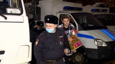 Незаконные митинги: большинство задержанных признали свою вину - vesti.ru - Санкт-Петербург - Москва - Латвия