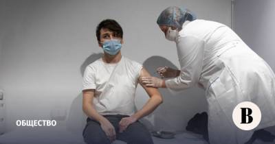 Больше половины россиян одобряют вакцинацию от COVID, по опросу ВЦИОМа - vedomosti.ru