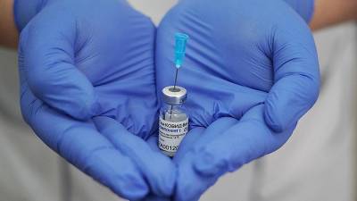 Пользователи сервиса знакомств рассказали об отношении к вакцинации - iz.ru - Россия - Израиль