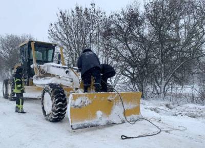На юге в снежных заносах застряли 300 фур: спасатели озвучили последствия непогоды в областях - narodna-pravda.ua - Украина - Одесса - Одесская обл.