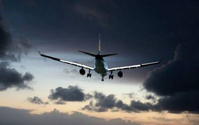 Британия запретила прямые рейсы в ОАЭ из-за нового штамма коронавируса - rbc.ua - Англия - Лондон - Эмираты - Бурунди