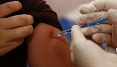 Большинство петербуржцев оказались против вакцинации от коронавируса - neva.today - Россия