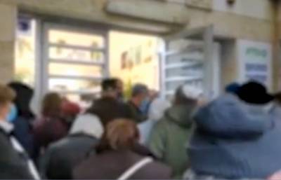 Жители Реховота штурмовали поликлинику «Клалит» из-за очереди на вакцинацию - nashe.orbita.co.il - Реховота