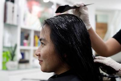 Эксперты раскрыли полезные лайфхаки для окрашивания волос в домашних условиях - lenta.ru