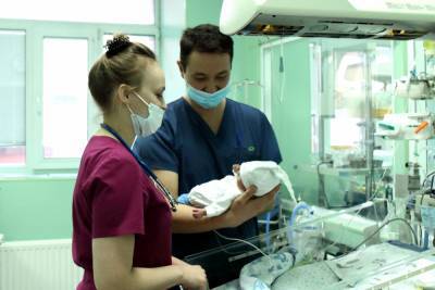 Петербургские врачи спасли переболевшего коронавирусом недоношенного младенца - abnews.ru - Всеволожск