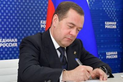 Дмитрий Медведев - Медведев посетовал на маркировку его аккаунта как государственного - aif.ru - Россия