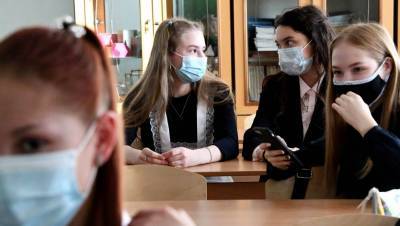 Учить учиться: школы и вузы Петербурга столкнулись с коронавирусными реалиями - dp.ru - Санкт-Петербург