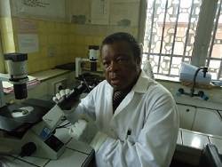 Жан-Жак Муембе-Тамфум - Обнаруживший Эболу ученый Муембе-Тамфум заявил об опасности новой смертельной болезни Х - newsland.com - Конго