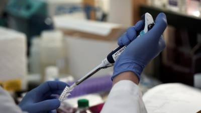 На Кипре выявили заболевших новым штаммом коронавируса - russian.rt.com - Англия - Кипр - Мадрид