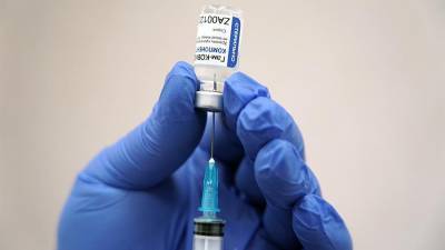 Звелини Мкиз - Власти ЮАР заявили о переговорах с Россией по вакцине от COVID-19 - iz.ru - Россия - Юар