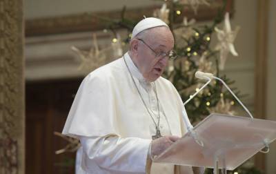 Папа Римский осудил тех, кто летал в отпуск во время карантина - rbc.ua