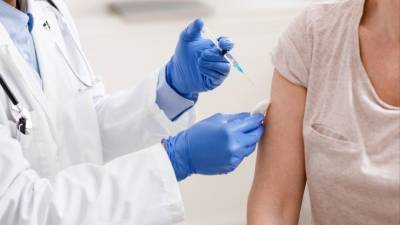 Россия - Нужно ли платить за вакцинацию от COVID-19? — разъяснили в Росздравнадзоре - 5-tv.ru
