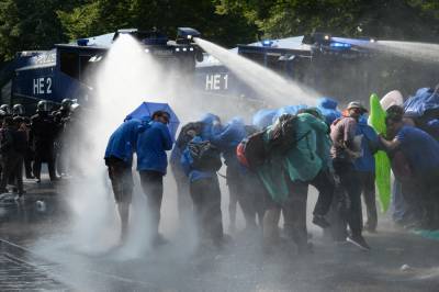 Марк Рютте - Водометы и конная полиция. Как проходят выборы в самой либеральной стране - newsland.com - Голландия - Амстердам