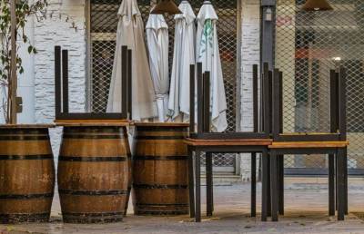 Работники ресторанов и отелей Испании выступили против ограничений из-за пандемии - ont.by - Испания