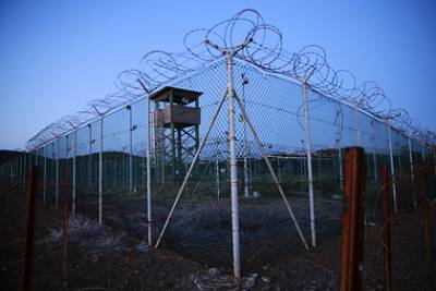 Джон Кирби - В США передумали вакцинировать от COVID-19 заключенных в тюрьме Гуантанамо - lenta.ru - Сша