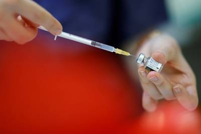Стивен Линч - В США конгрессмен заразился коронавирусом после вакцинации Pfizer - lenta.ru - Сша - штат Массачусетс