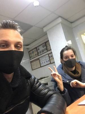 Дмитрий Захватов - В Москве скорая отказалась забирать активистку из ОВД, несмотря на температуру 38,6 - znak.com - Россия - Москва