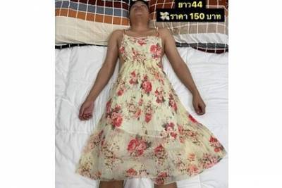 Девушка показала женскую одежду на спящем муже и рассмешила покупателей - lenta.ru - Филиппины