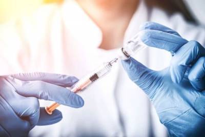 Пожилые люди легче переносят вакцинацию от коронавируса — врач - eadaily.com - Москва