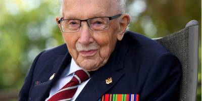 Томас Мур - Dylan Martinez - 100-летнего ветерана Тома Мура, который собрал для британских медиков более £33 млн, госпитализировали с COVID-19 - nv.ua - Англия
