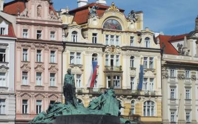 Карантин в Чехии: протестующие поднесли гроб к дому премьера - rbc.ua - Прага - Чехия
