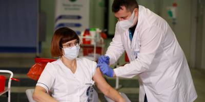 Kacper Pempel - В Польше знаменитости получили вакцину против COVID-19 вне очереди. Разгорелся скандал - nv.ua - Польша - Варшава