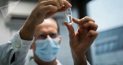 Брайан Пинкер - Первый в мире человек получил вакцину от COVID-19 AstraZeneca - ru.armeniasputnik.am - Сша - Англия - Германия - Армения