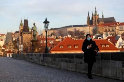В Чехии и Словакии не успевают хоронить жертв пандемии коронавируса - СМИ - aif.ru - Словакия - Чехия