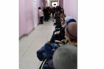 Накопили:в городской поликлинике Ярославля выстроилась очередь в 68 человек - yar.mk.ru - Ярославль