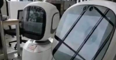 "Ты не королева драмы": ссора роботов-библиотекарей в Китае попала на видео - focus.ua - Китай - провинция Цзянси