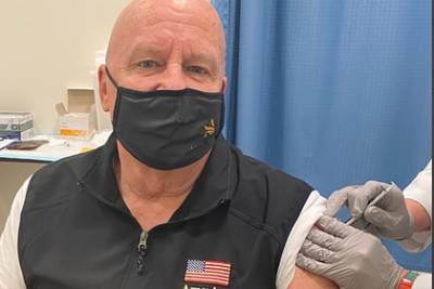 Кевин Брэйди - Американский конгрессмен заболел после вакцинации от коронавируса - lenta.ru - Сша - штат Техас