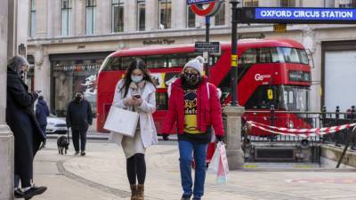 Жители Британии в панике скупают продукты после введения локдауна - riafan.ru - Англия - Лондон