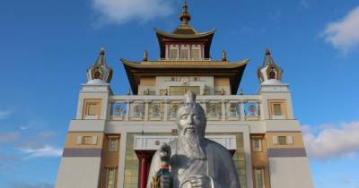 Главный буддийский храм Калмыкии закрыли после вспышки коронавируса - ren.tv - республика Калмыкия